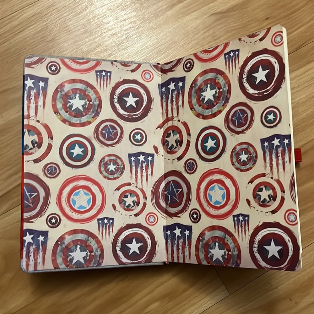Captain America notebook - Picture 2 of 5